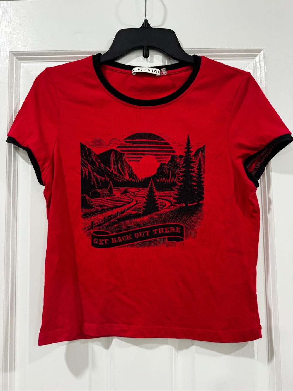Alice + Olivia Red Short-Sleeve Scenic Graphic Tee with Black Trim